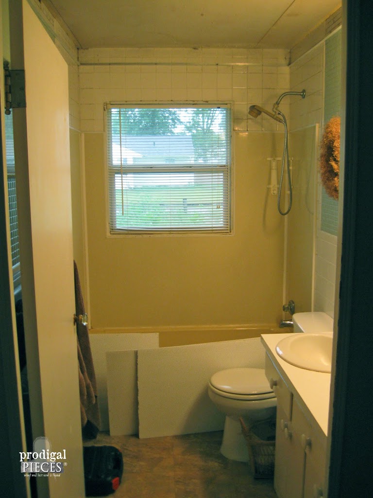Bathroom Makeover DIY Farmhouse Style