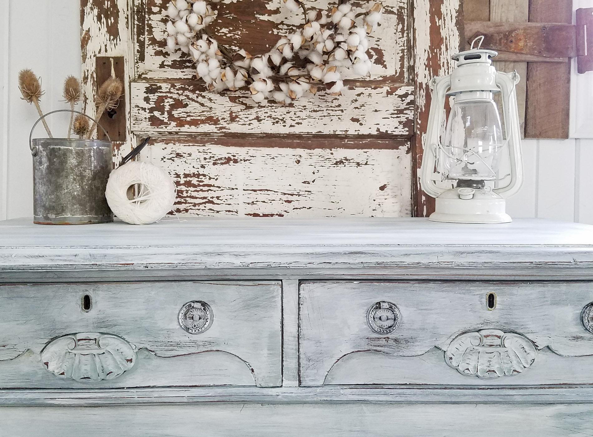 Farmhouse Chic Dresser Makeover