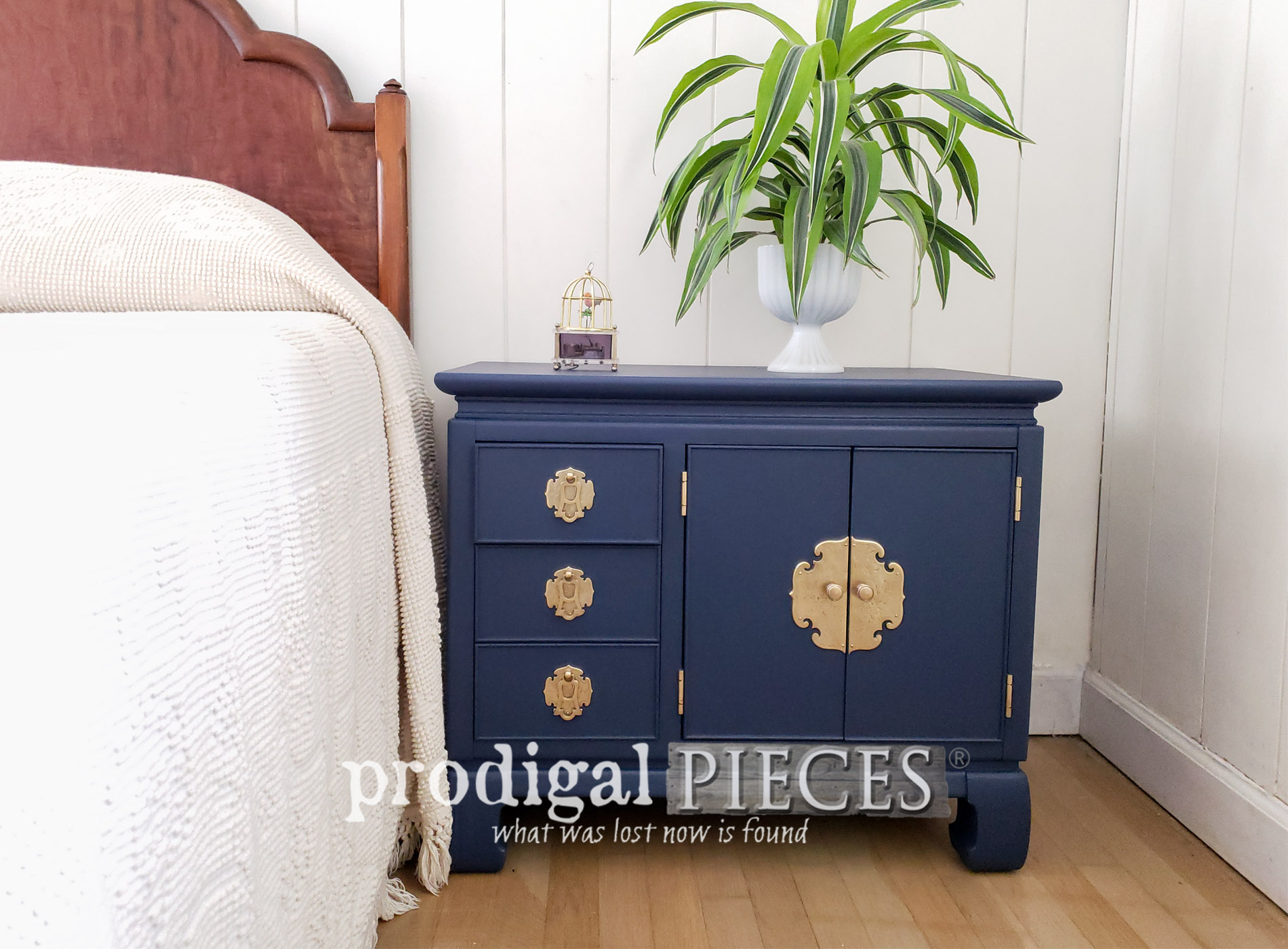 Vintage Chest Nightstand in Navy Blue