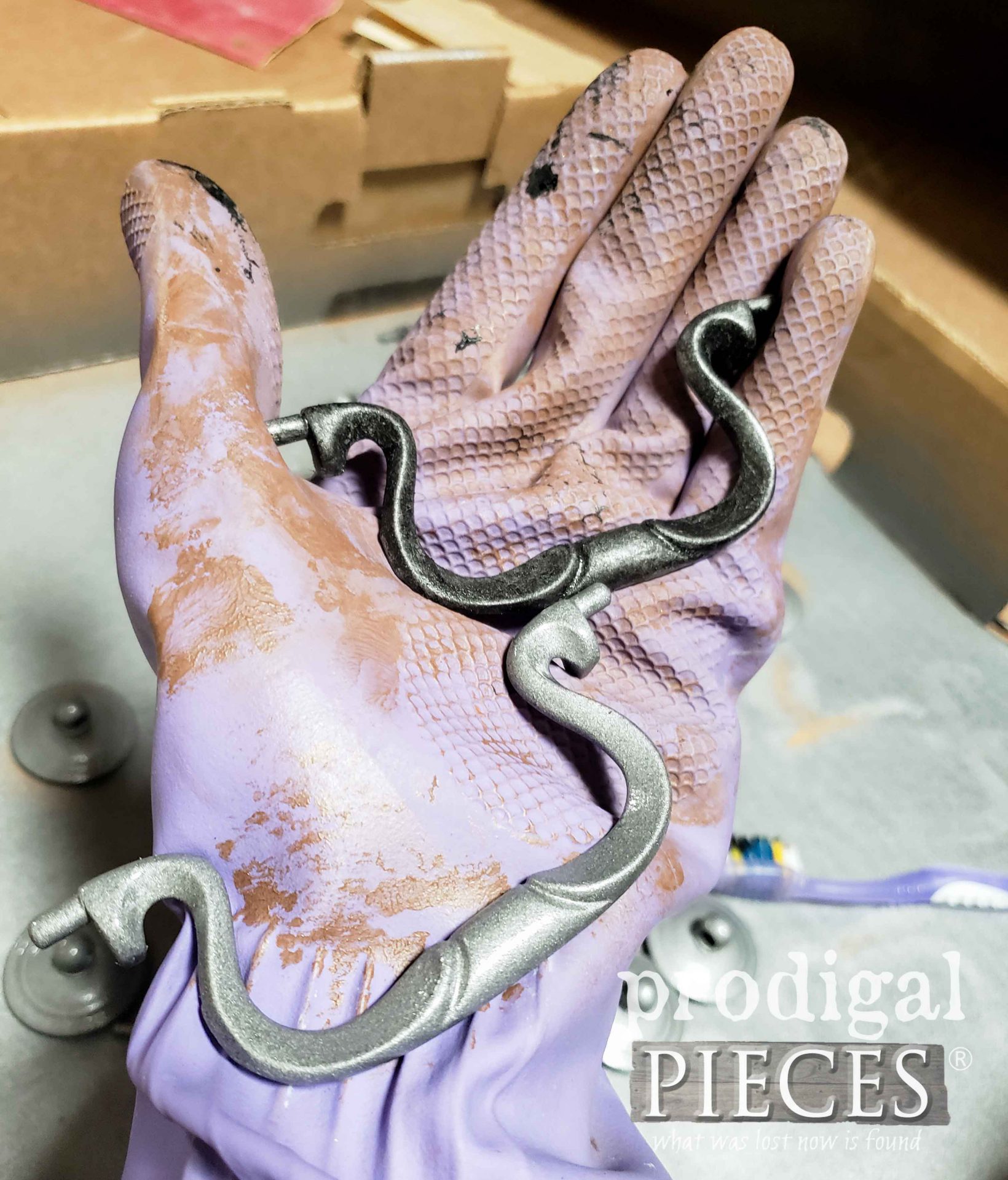 Applying Rub 'n' Buff to Drawer Pulls | prodigalpieces.com Applying Rub 'n' Buff to Drawer Pulls | prodigalpieces.com