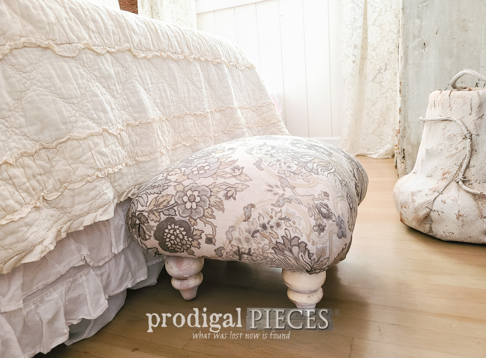 Upcycled Ottoman ~ DIY Furniture Build