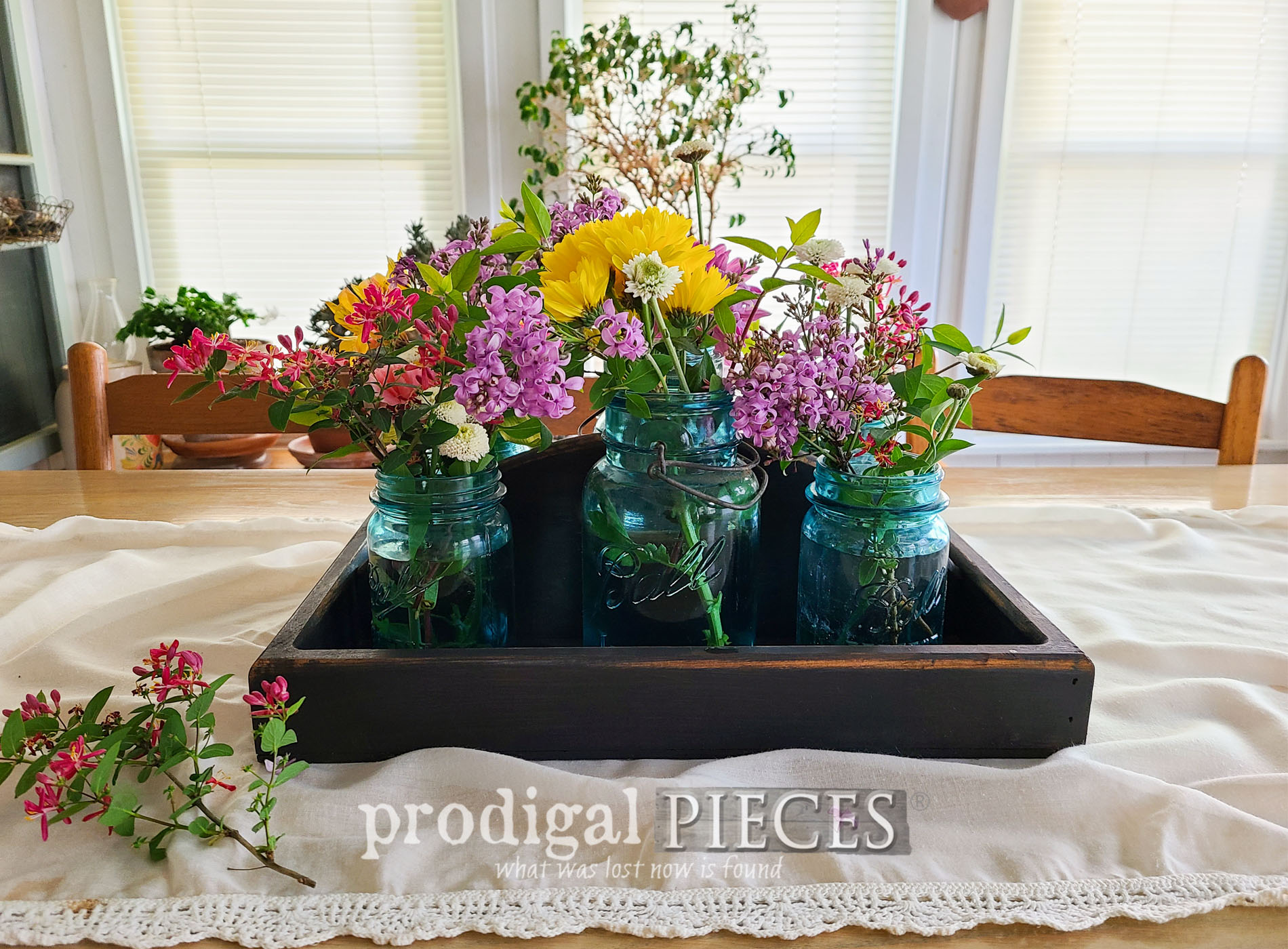 Farmhouse Totes from the Thrift Store