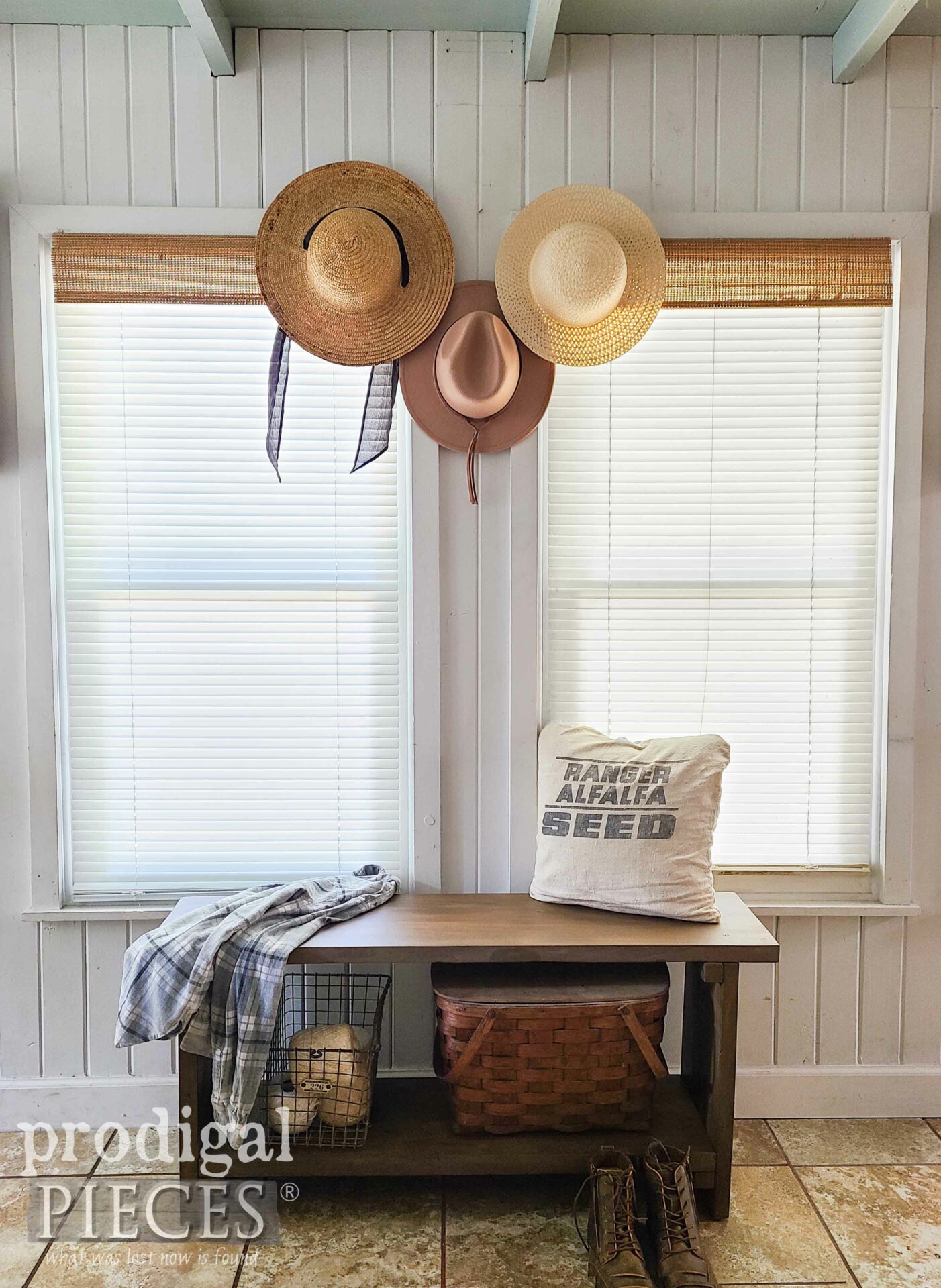 Farmhouse Style Reclaimed Bench built by Larissa of Prodigal Pieces | prodigalpieces.com prodigalpieces